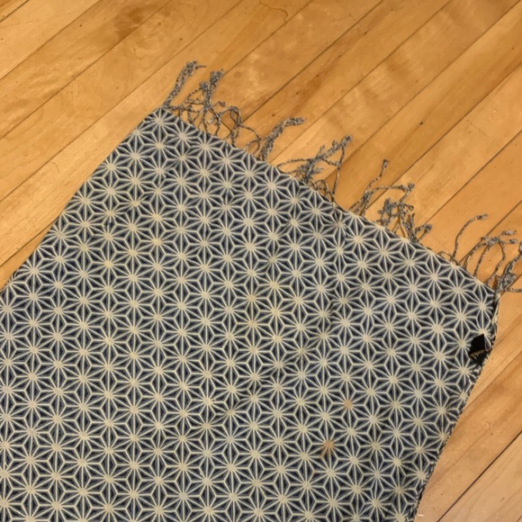 Geometric Patterned long Scarf - Picture 2 of 8